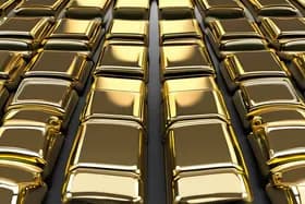 Золото взлетает на фоне обострения напряженности между США и Ираном; фанат Lions подает в суд из-за столкновения с Меткалфом