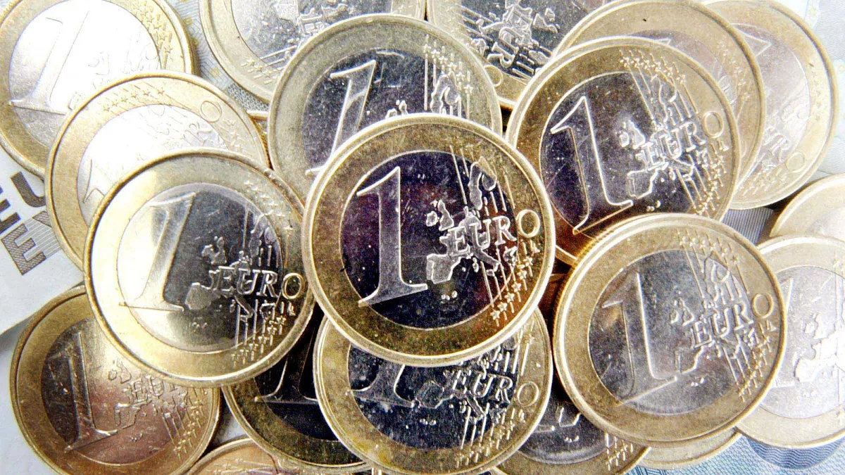 Euro zone economy expands by better-than-expected 0.4% in the first quarter